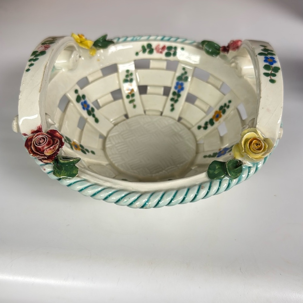 Erphila rose basket. Made in Italy. Beautiful. W6”xL6” approx.